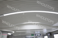 20mmの正方形の管のプロフィールの波状の形を曲げる装飾的なアルミニウム天井の伸張